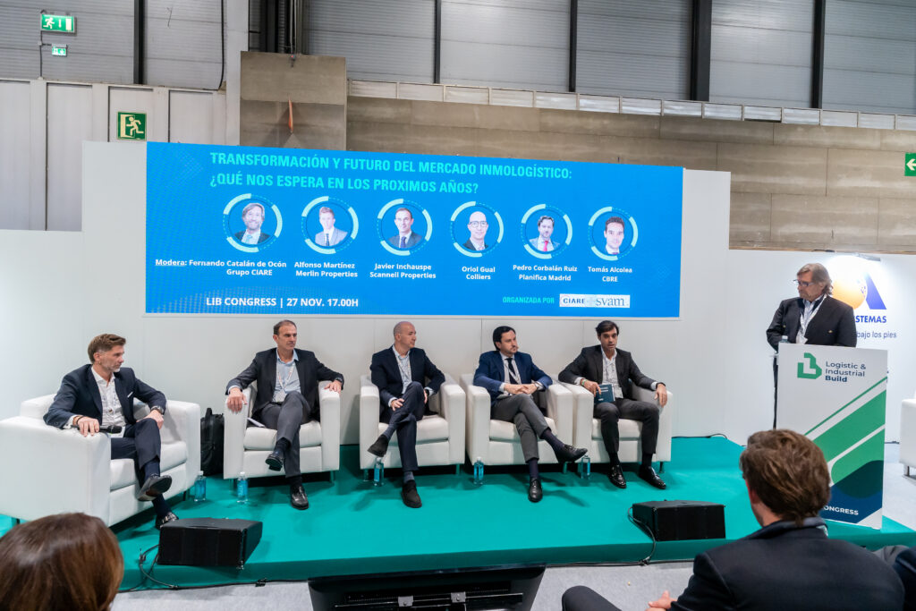 Participantes de la mesa redonda sobre la Transformación y futuro del mercado inmologístico en la Feria Lib Congress